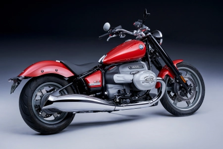 宝马R 摩托车 红色 简单背景 极简主义 车辆 侧视 车轮 德国摩托车 电脑壁纸 4K壁纸 3840x2160