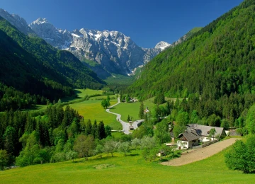 风景 村庄 丘陵 山脉 树木 阿尔卑斯山 自然  电脑壁纸 4K壁纸  3840x2160