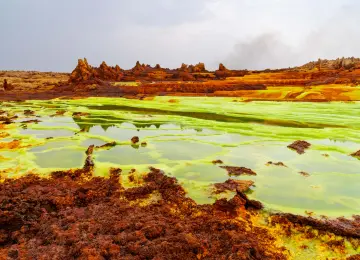 风景 自然 火山 池塘 酸池 硫池 天空 倒影 云朵 水面 4K壁纸  3840x2560