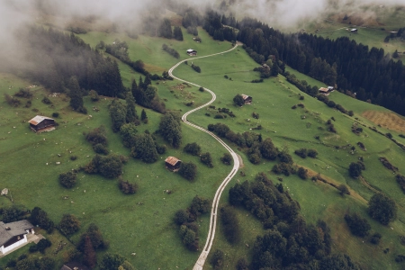 自然 风景 房屋 道路 云 雾 树 村庄 鸟瞰 摄影 照片 4K壁纸 3982x2985
