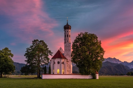 自然 风景 天空 云 教堂 树木 草 山脉 4K壁纸 4000x2200