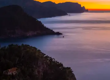 自然 风景 山脉 水面 海岸 天空 树木 黎明 远景 大海 豪宅 夕阳 4K壁纸  3840x2160