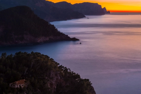 自然 风景 山脉 水面 海岸 天空 树木 黎明 远景 大海 豪宅 夕阳 4K壁纸 3840x2160