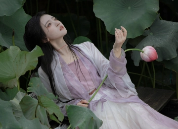 荷叶 荷花 古风 唯美 漂亮 女子 4K 美女 壁纸 古风 真人 4K壁纸  3840x2160