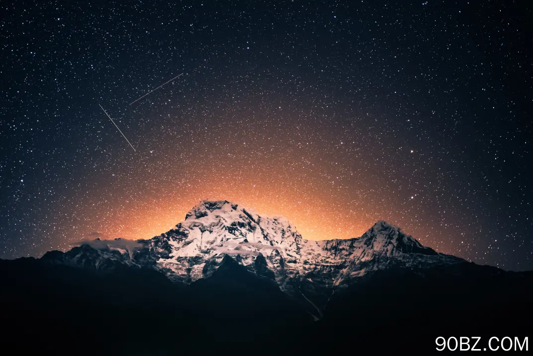 夜晚 天空 夜空 风景 户外 星星 太空 山顶 彗星 橙色 黄昏 山脊 雪 峰 发光 长相 夜景 繁星之夜 喜马拉雅山 4K壁纸