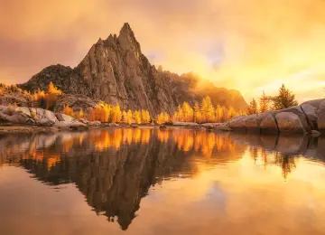 自然 景观 树木 秋天 岩石 水 湖泊 山脉 云 4K壁纸  3840x2160