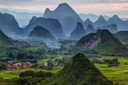山水 山脉 丘陵 田野 桂林 村庄 自然 4K壁纸 3840x2160