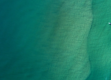 海 船 水 海滩 自然 绿色 无人机 照片 极简主义 4K壁纸  3840x2160