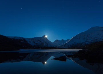 自然 风景 晴朗 天空 夜晚 雪 冬天 山 湖 月亮 月光  电脑壁纸 4K壁纸  3840x2160