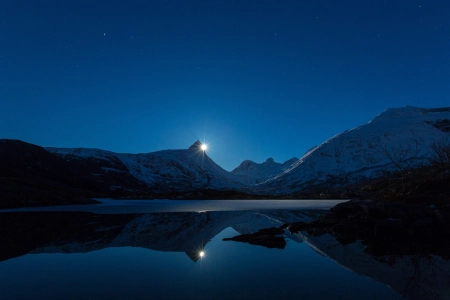 自然 风景 晴朗 天空 夜晚 雪 冬天 山 湖 月亮 月光  电脑壁纸 4K壁纸 3840x2160