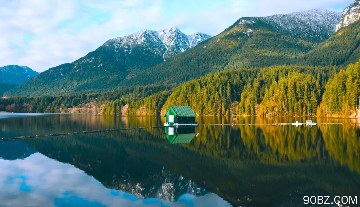 自然 景观 山脉 树木 云 天空 森林 水 河流 倒影 房子 4K壁纸
