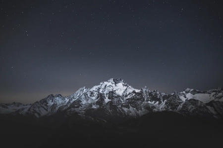 风景 山脉 自然 夜晚 星星 雪帽  电脑壁纸 4K壁纸 4702x3135