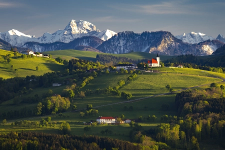 自然 风景 云 天空 树木 山脉 雪山 雪 草 田野 房屋 建筑 村庄 阳光 山丘 4K壁纸 5000x2813