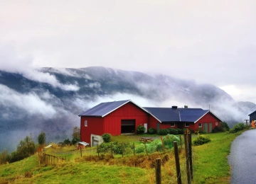 景观 山 房子 云 建筑 摄影  电脑壁纸 4K壁纸  5408x2512