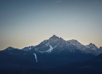 自然 雪 树 山 天空 风景 4K壁纸  5472x3078