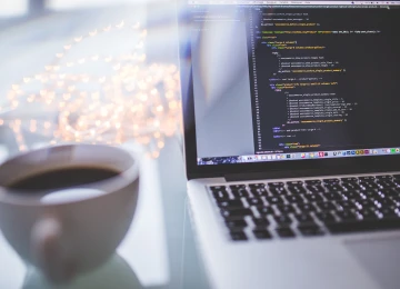 笔记本电脑 咖啡 编程 网络开发 代码 语言 键盘 技术 4K壁纸  5472x3648