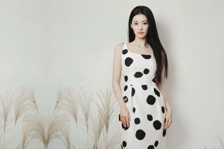 黑白 波点裙 美女 王楚然 4K 壁纸 明星 真人 女人 4K壁纸 3840x2400