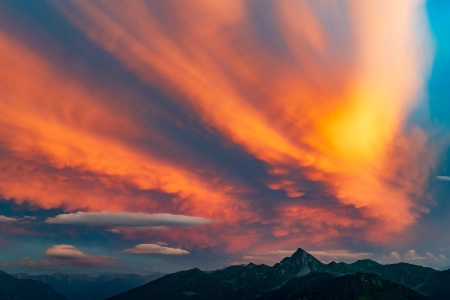 自然 景观 山脉 天空 云 橙色 云 远景 无人机 照片 弱光 4K壁纸 3840x2160