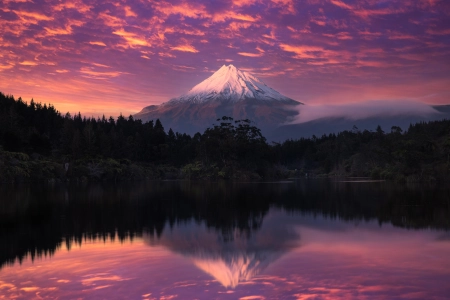 新西兰塔拉纳基山 山峰 日落 森林 树木 湖泊 电脑壁纸 4K壁纸 5120x2880