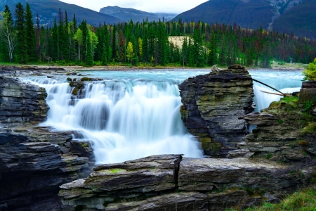 自然 瀑布 岩石 森林 天空  电脑壁纸 4K壁纸 3840x2400
