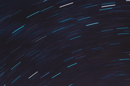 极简主义 蓝色 天空 星星 运动 光线轨迹 星星轨迹 4K壁纸 3840x2160