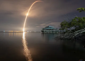 空间 树木 水 火箭 云 发射 风景 夜晚 电脑壁纸 4K壁纸  6144x4608