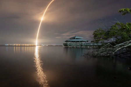 空间 树木 水 火箭 云 发射 风景 夜晚 电脑壁纸 4K壁纸 6144x4608