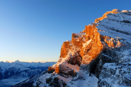 自然 山脉 雪 风景 晴朗 天空 阳光 蓝色 岩石 4K壁纸 3840x2160