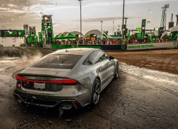 人物 地平线 奥迪 雨 漂移 漂移车 赛车 车辆 汽车 游戏CG 4K壁纸  3840x2160