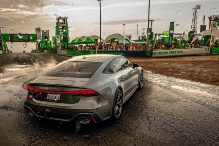 人物 地平线 奥迪 雨 漂移 漂移车 赛车 车辆 汽车 游戏CG 4K壁纸 3840x2160