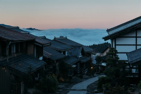 云 城市 街景 房屋 路径 4K壁纸 5472x3648