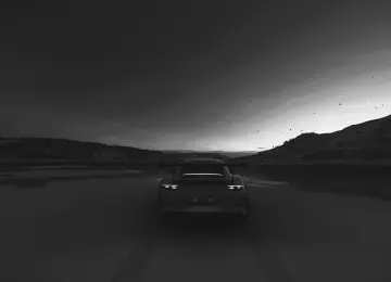 极简主义 黑暗 天空 汽车 驾驶 车牌 车辆 尾灯 单色 风景 跑车 4K壁纸  3840x2160