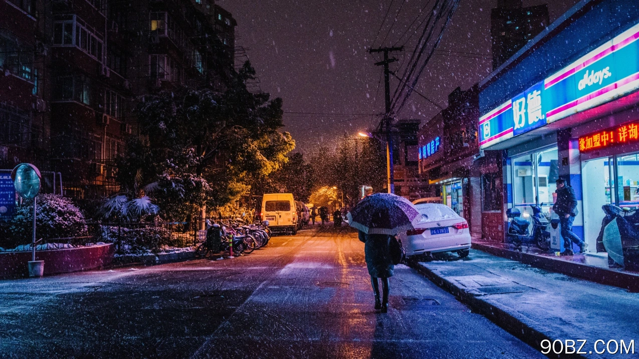 雪夜亚洲霓虹城