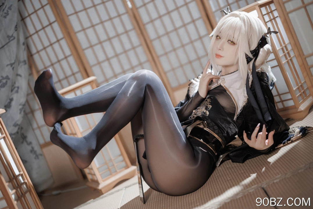 白发黑丝女神 Blanc胜利女神室内 cosplay模特