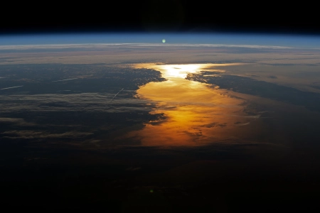 空间 太阳 地平线 大气 行星 4K壁纸 4928x2768