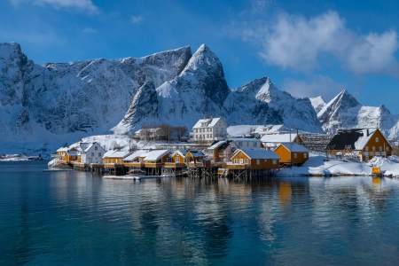 自然 风景 房屋 村庄 山脉 雪 冬天 云 天空 水 码头 4K壁纸 6338x3629