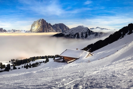 风景 天空 阳光 雪花 树木 森林 冬季 小屋 4K壁纸 7374x4148