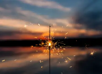 烟花 云 天空 景深 4K壁纸  4011x2687