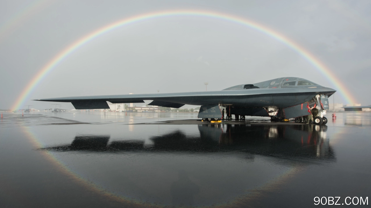 轰炸机 战略轰炸机 隐形 彩虹 雨 空军 技术 军事 车辆 军用飞机 飞机 天空  电脑壁纸 4K壁纸