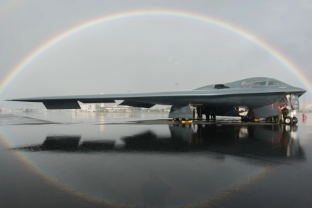 轰炸机 战略轰炸机 隐形 彩虹 雨 空军 技术 军事 车辆 军用飞机 飞机 天空  电脑壁纸 4K壁纸 3840x2160