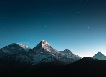 自然 风景 山脉 星星 雪 发光 微光 天空 夜 4K壁纸  5000x2800