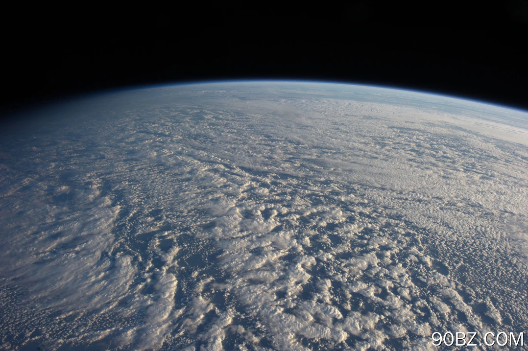 云 太空 海洋 轨道站 宇航局 空间站 太空 4K壁纸