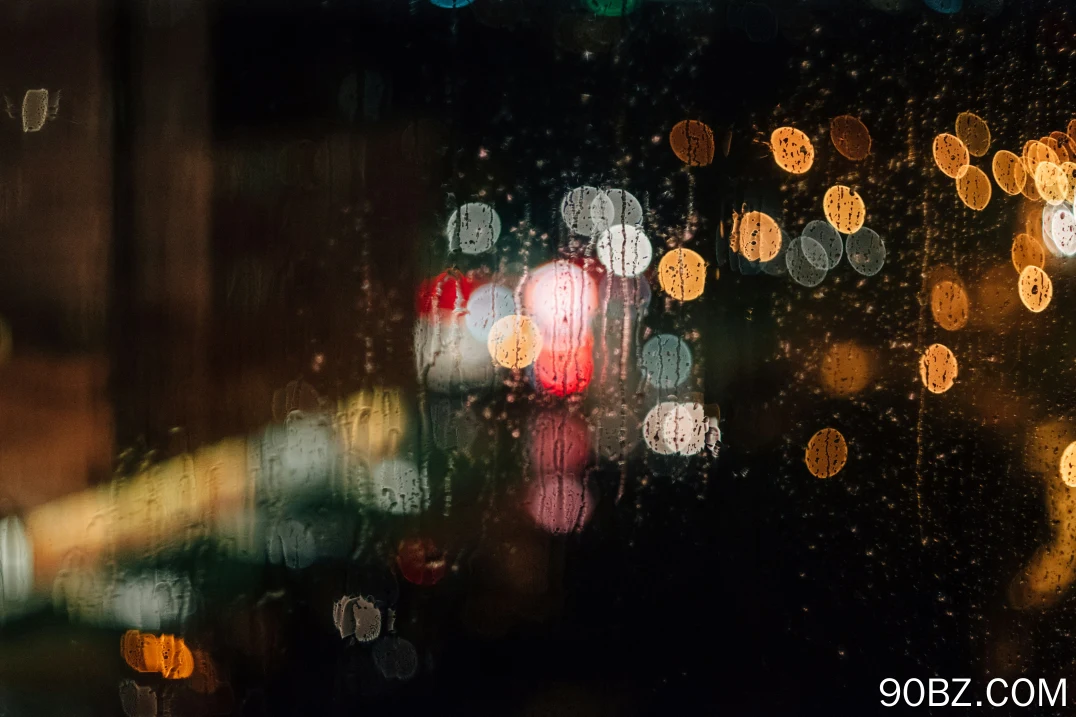 窗外夜雨霓虹