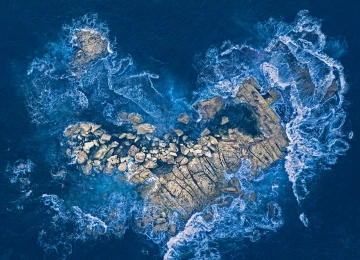 岩石 海浪 爱情 大海 心形 鸟瞰  电脑壁纸 4K壁纸  5384x3029