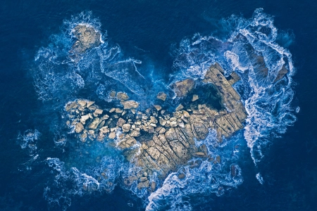 岩石 海浪 爱情 大海 心形 鸟瞰  电脑壁纸 4K壁纸 5384x3029