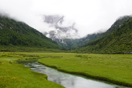 山景 自然 水 河流 云 草 山 4K壁纸 6000x3376