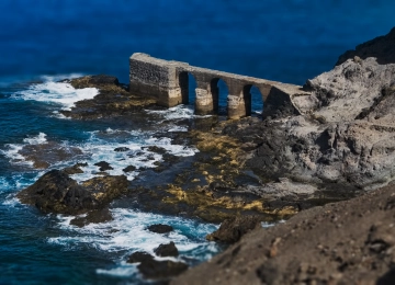 自然 海洋 水 岩石 桥梁 废墟 4K壁纸  4592x2583