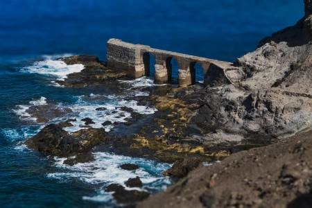 自然 海洋 水 岩石 桥梁 废墟 4K壁纸 4592x2583